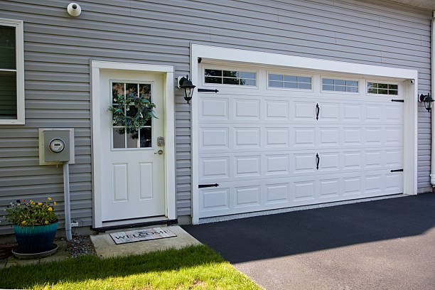 24/7 Emergency Garage Door Panel Replacement experts in Shinnston, WV